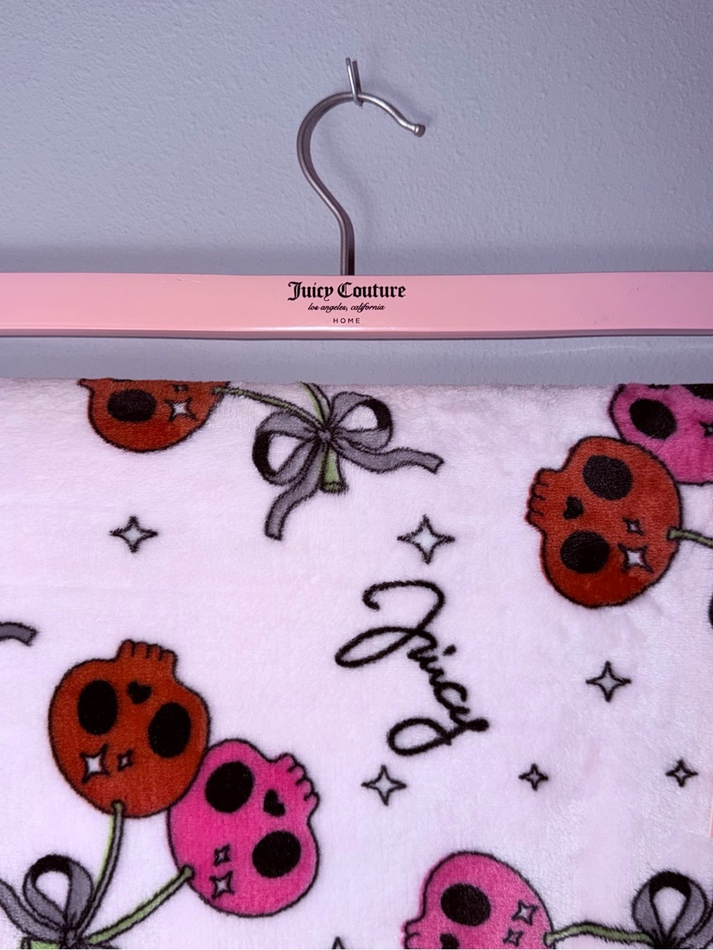 Juicy Couture twin plush blanket, featuring a pink skull cherries design - Picture 6 of 9